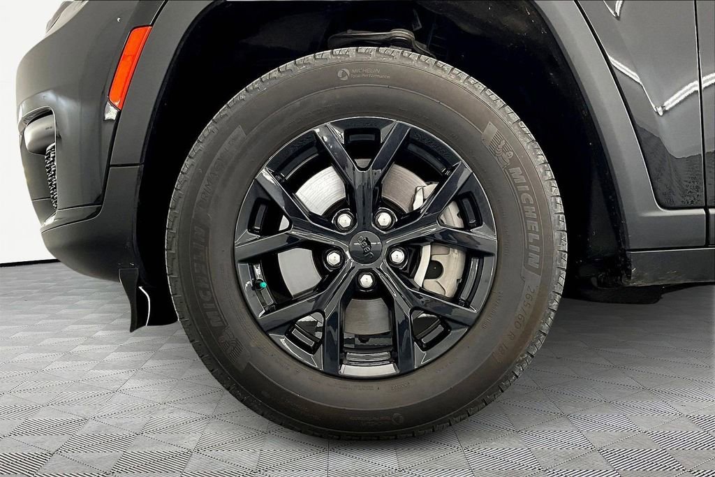 Used 2024 Jeep Grand Cherokee L Altitude AWD/4WD image 9