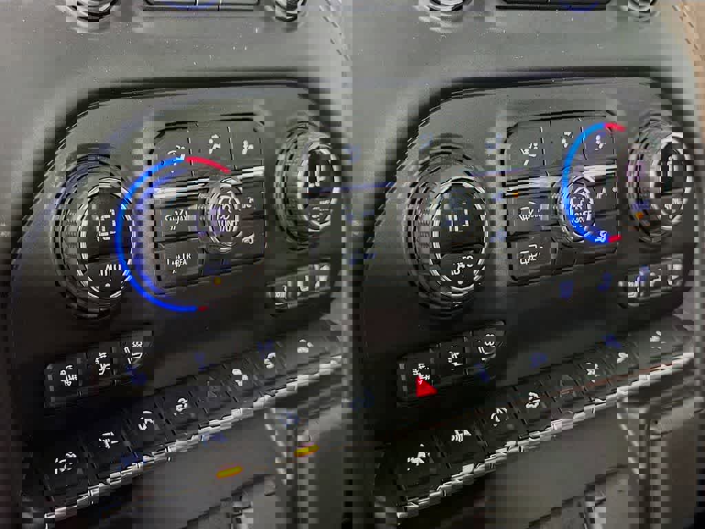 Used 2021 Chevrolet Silverado 1500 High Country w/ Technology Package image 21