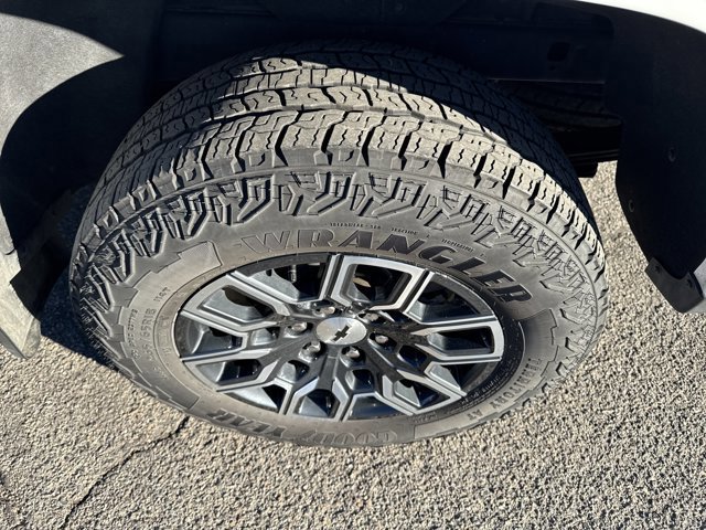 Used 2024 Chevrolet Colorado Z71 w/ Z71 Convenience Package 2 image 16