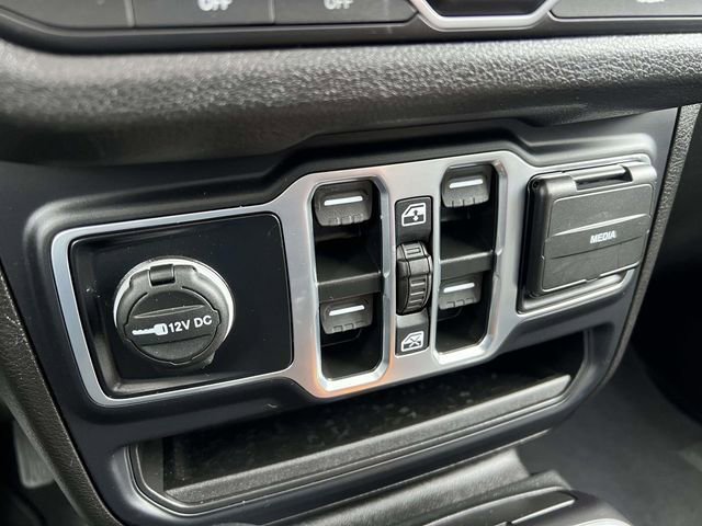 Used 2025 Jeep Gladiator Sport AWD/4WD image 21