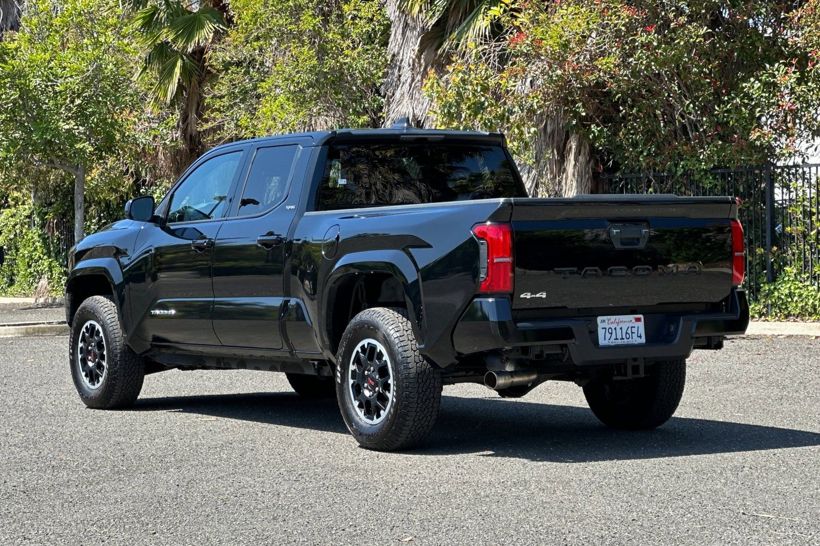 Used 2025 Toyota Tacoma SR5 AWD/4WD image 5