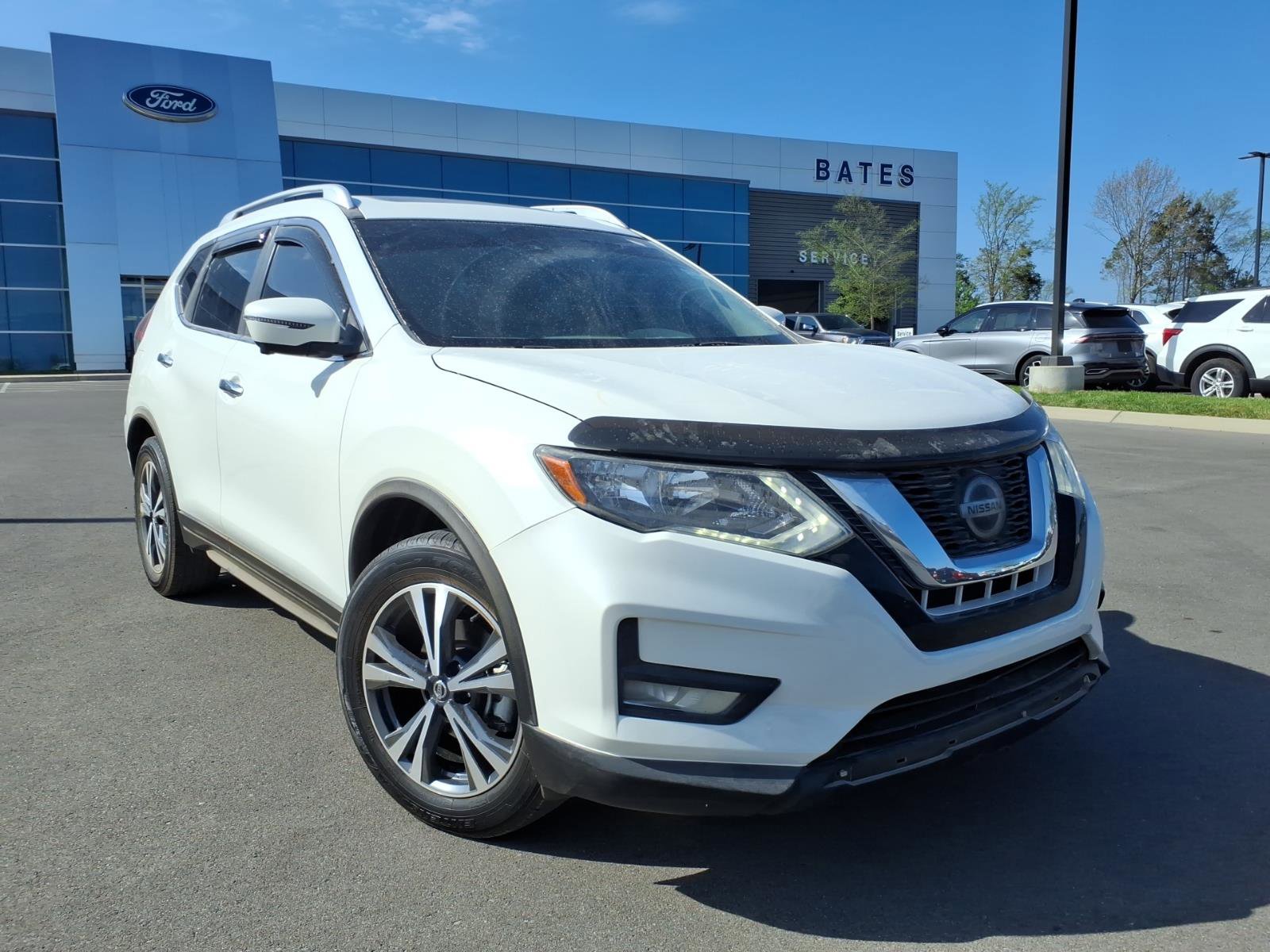 Used 2020 Nissan Rogue SV w/ Sun & Sound Touring Package FWD image 1