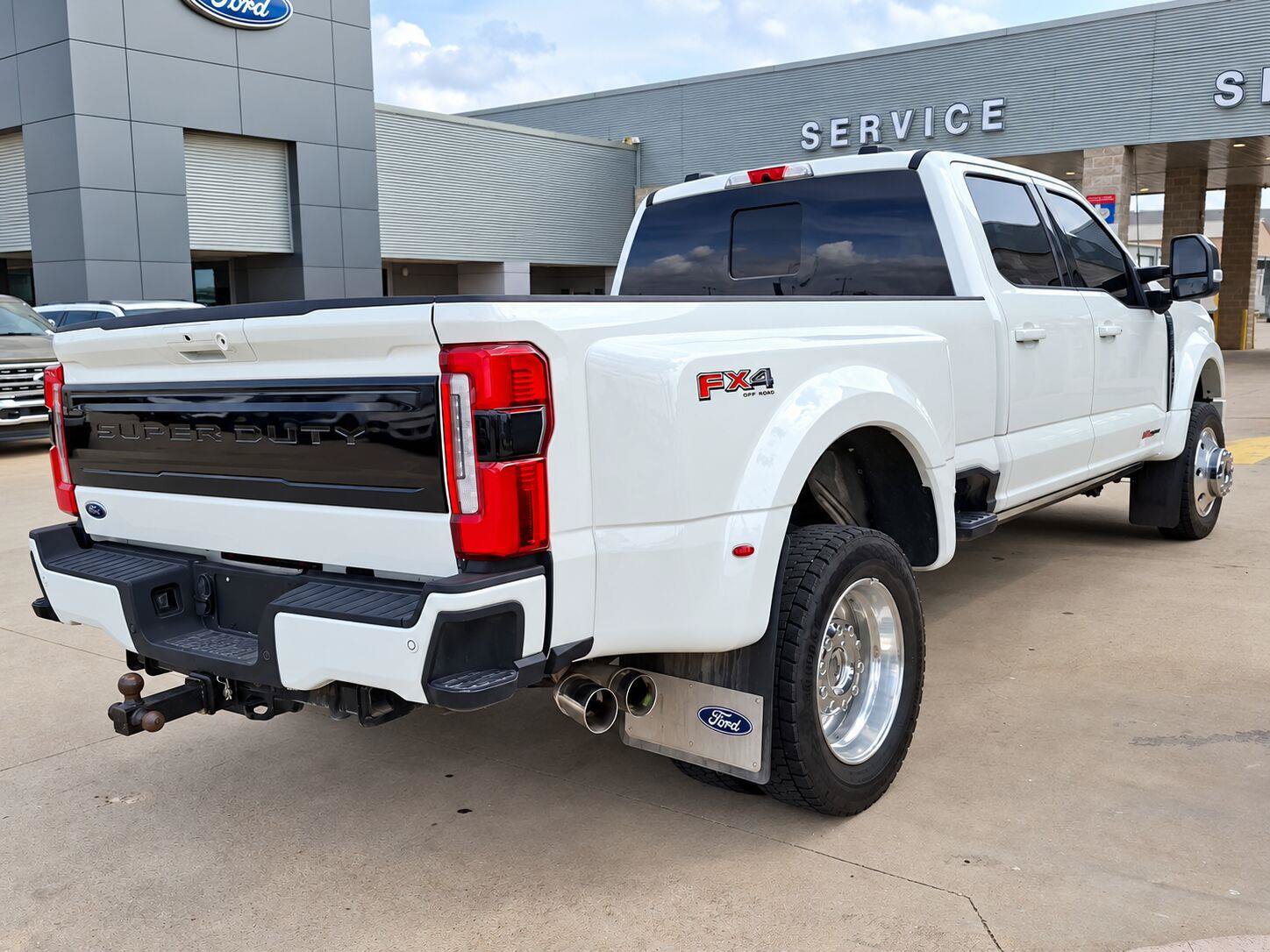 Certified 2025 Ford F450 Platinum w/ FX4 Off-Road Package AWD/4WD image 7