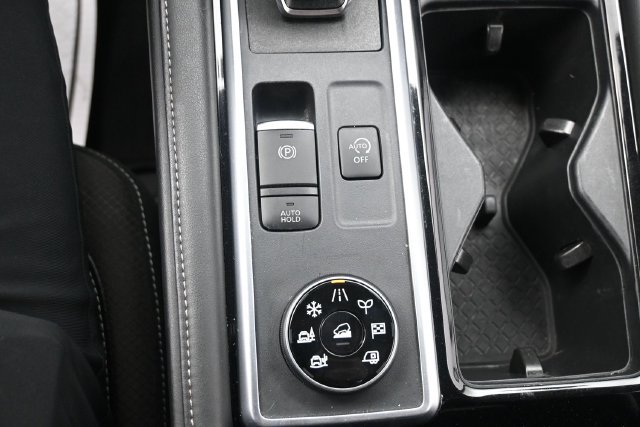 Used 2025 Nissan Pathfinder SL AWD/4WD image 13