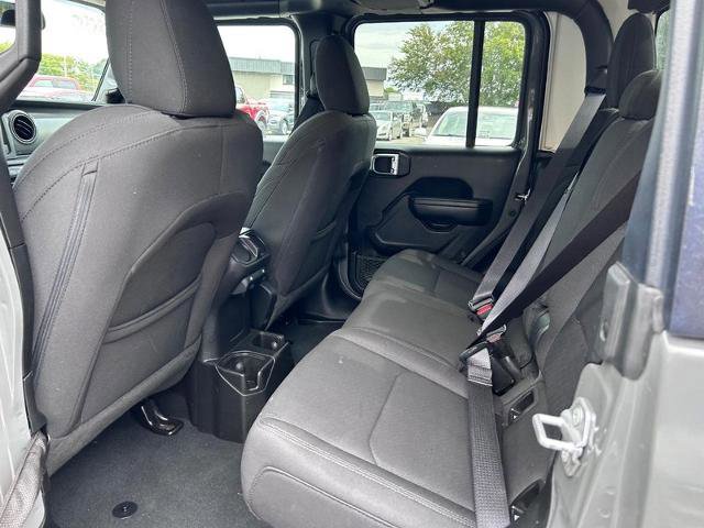 Used 2023 Jeep Gladiator Sport image 9