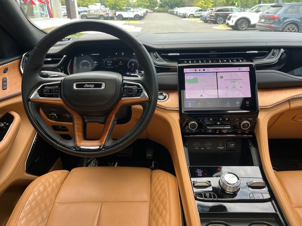 Used 2023 Jeep Grand Cherokee L Summit AWD/4WD image 18