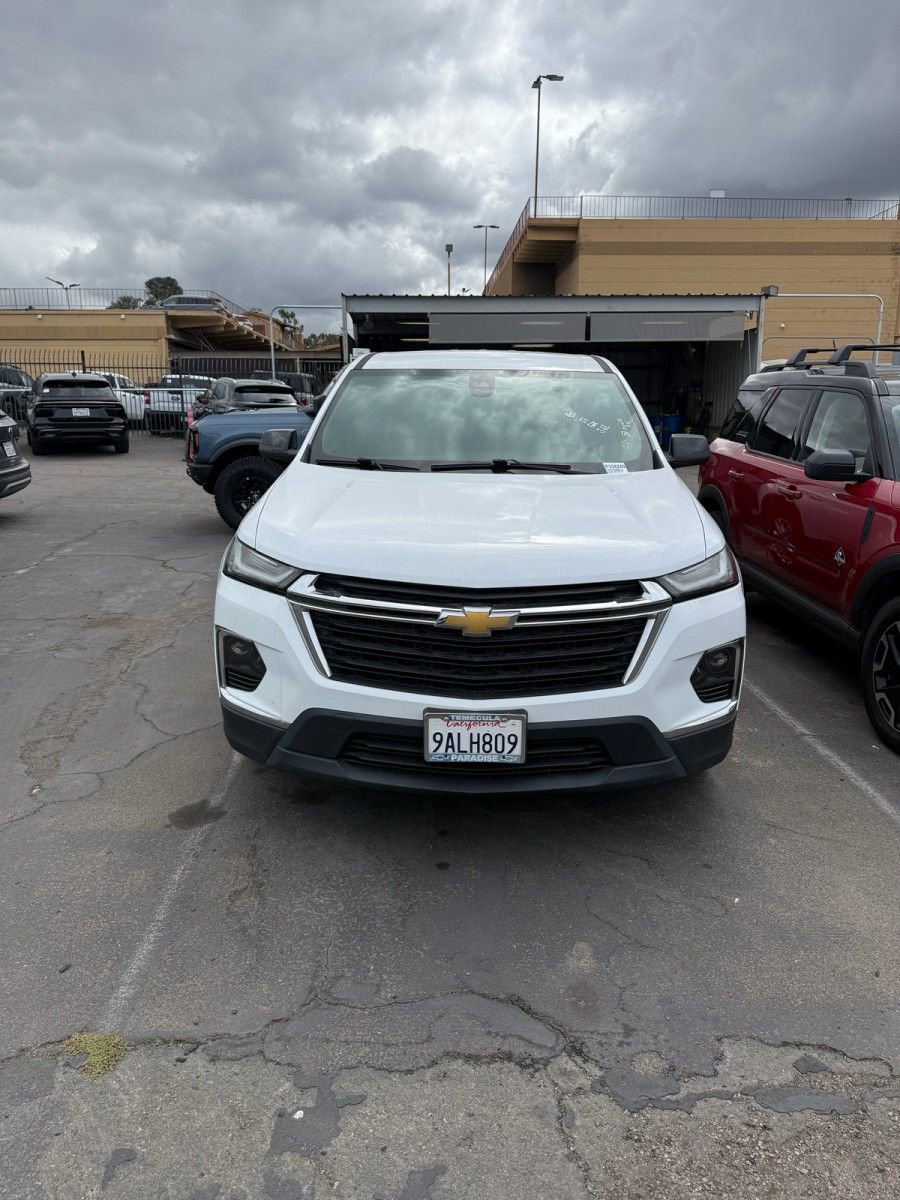 Used 2022 Chevrolet Traverse LS FWD image 2