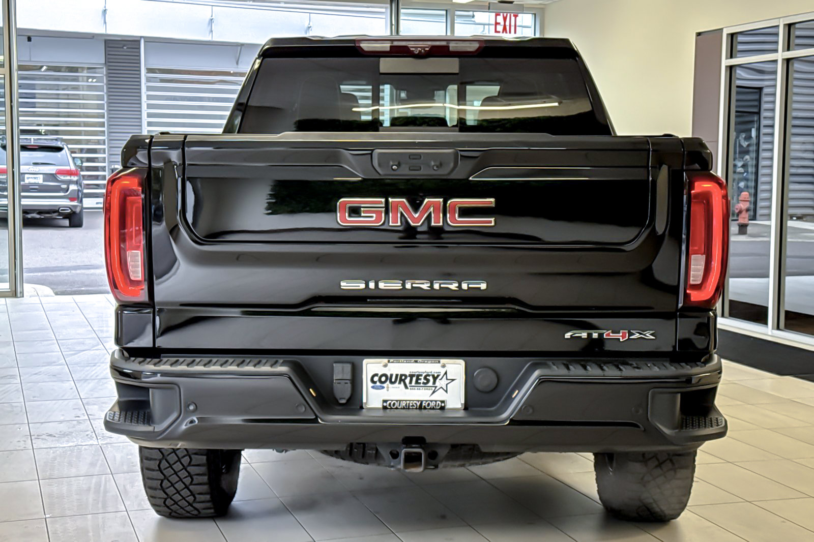 Used 2023 GMC Sierra 1500 AT4X AWD/4WD image 5