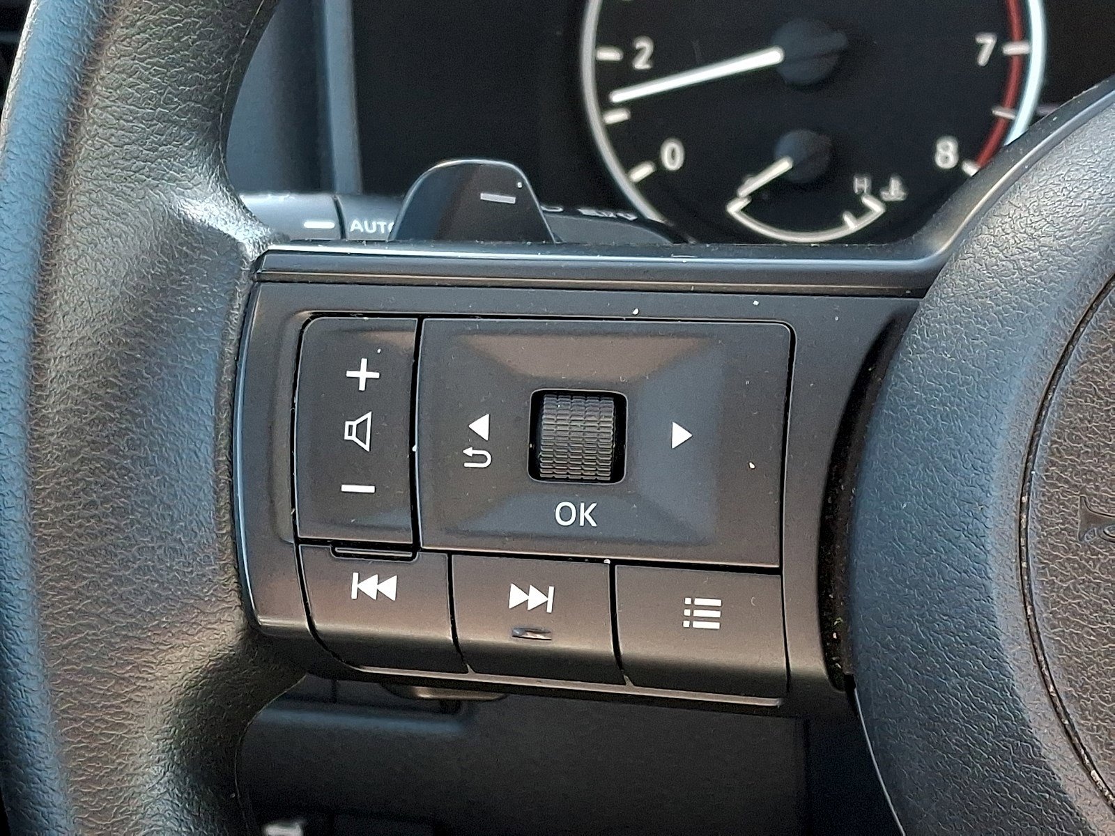 Used 2024 Nissan Rogue SV AWD/4WD image 19