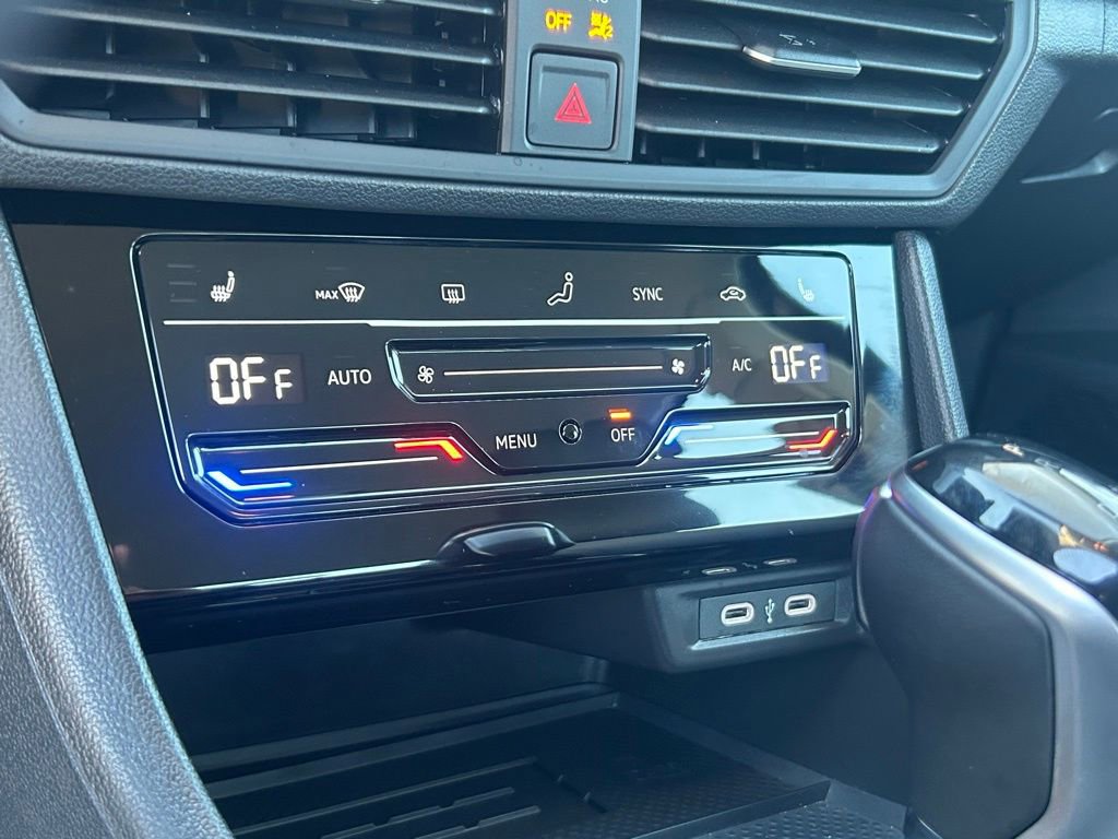 Used 2025 Volkswagen Jetta SE image 34