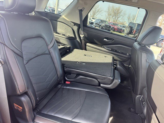 Used 2024 Nissan Pathfinder Platinum w/ Cargo Package image 37