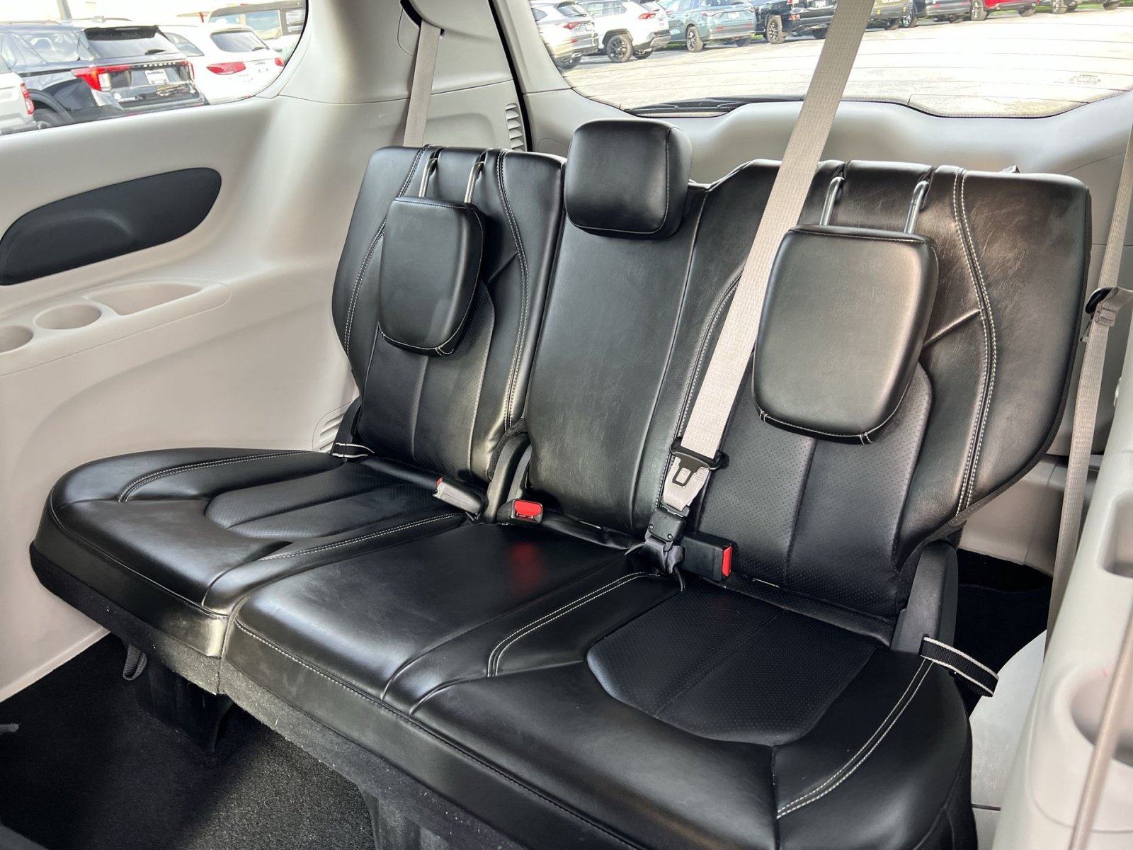 Used 2024 Chrysler Pacifica Limited FWD image 25