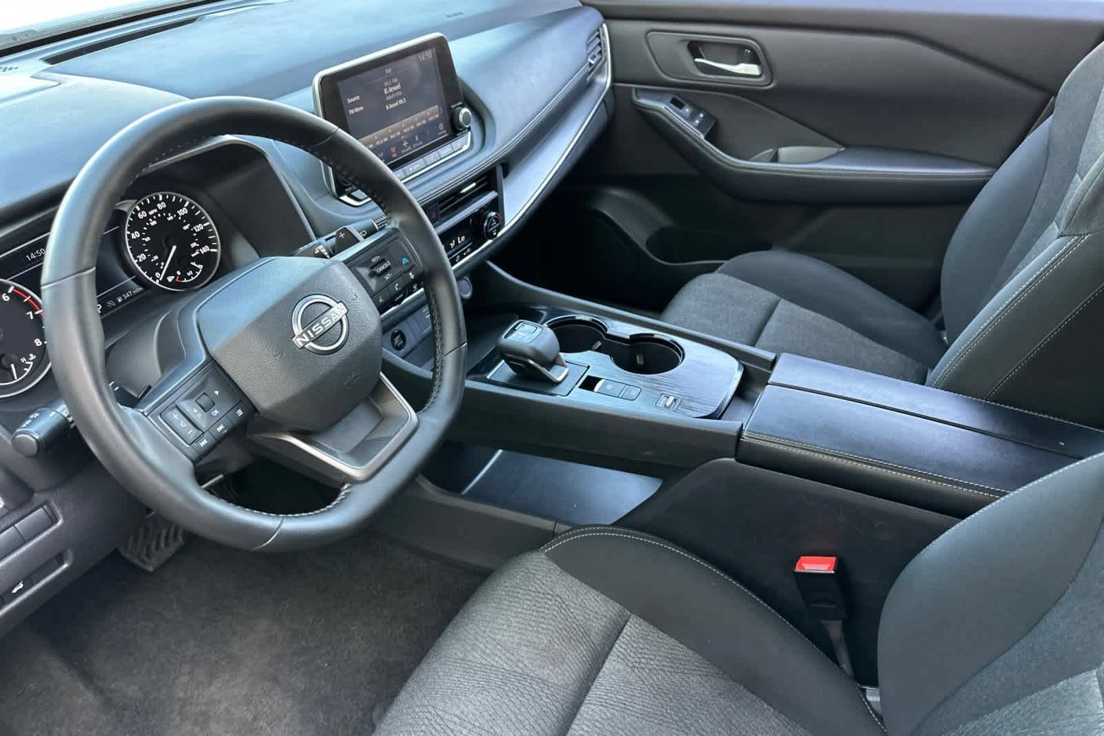 Used 2025 Nissan Rogue SV FWD image 12