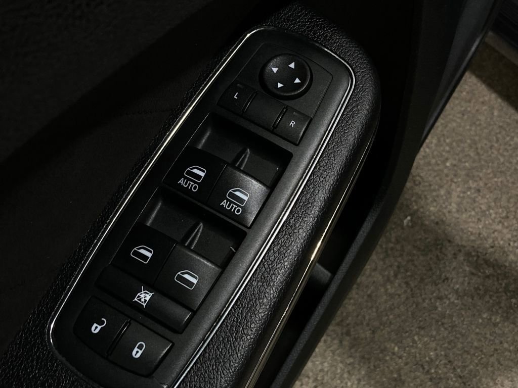 Used 2017 Dodge Charger R/T image 21