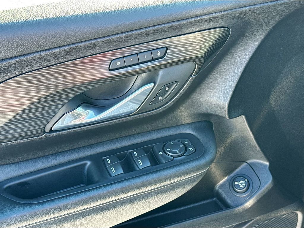 Used 2024 GMC Terrain SLT image 15