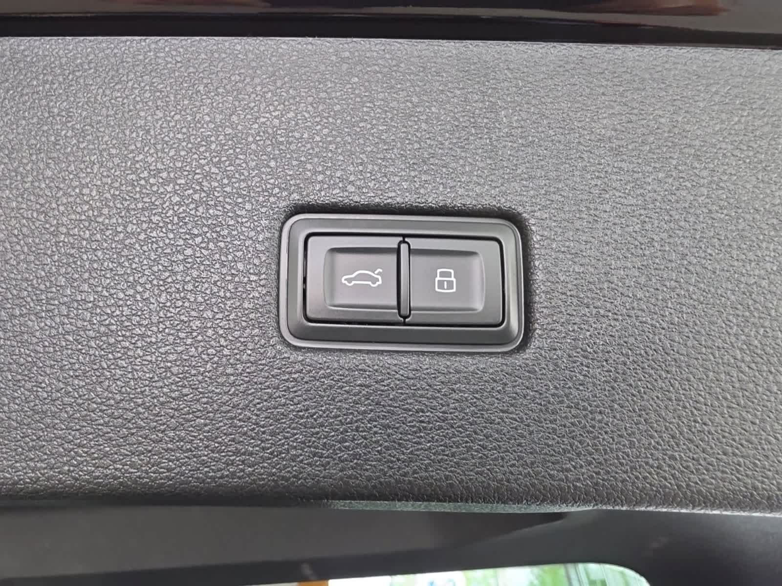Used 2019 Audi Q8 Prestige AWD/4WD image 36
