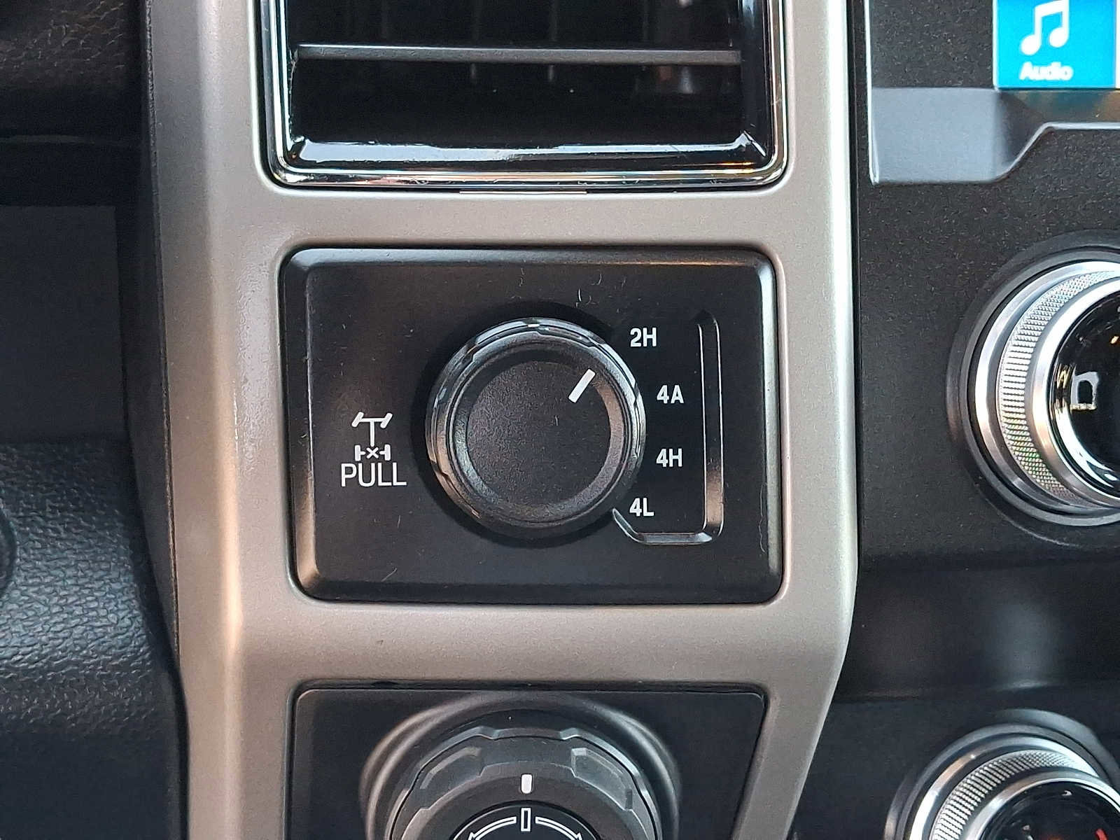 Certified 2019 Ford F150 Lariat w/ Equipment Group 502A Luxury image 26