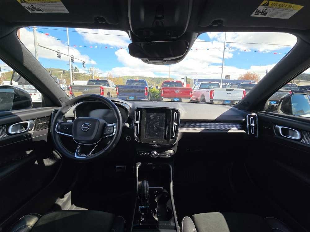 Used 2019 Volvo XC40 T5 R-Design image 15
