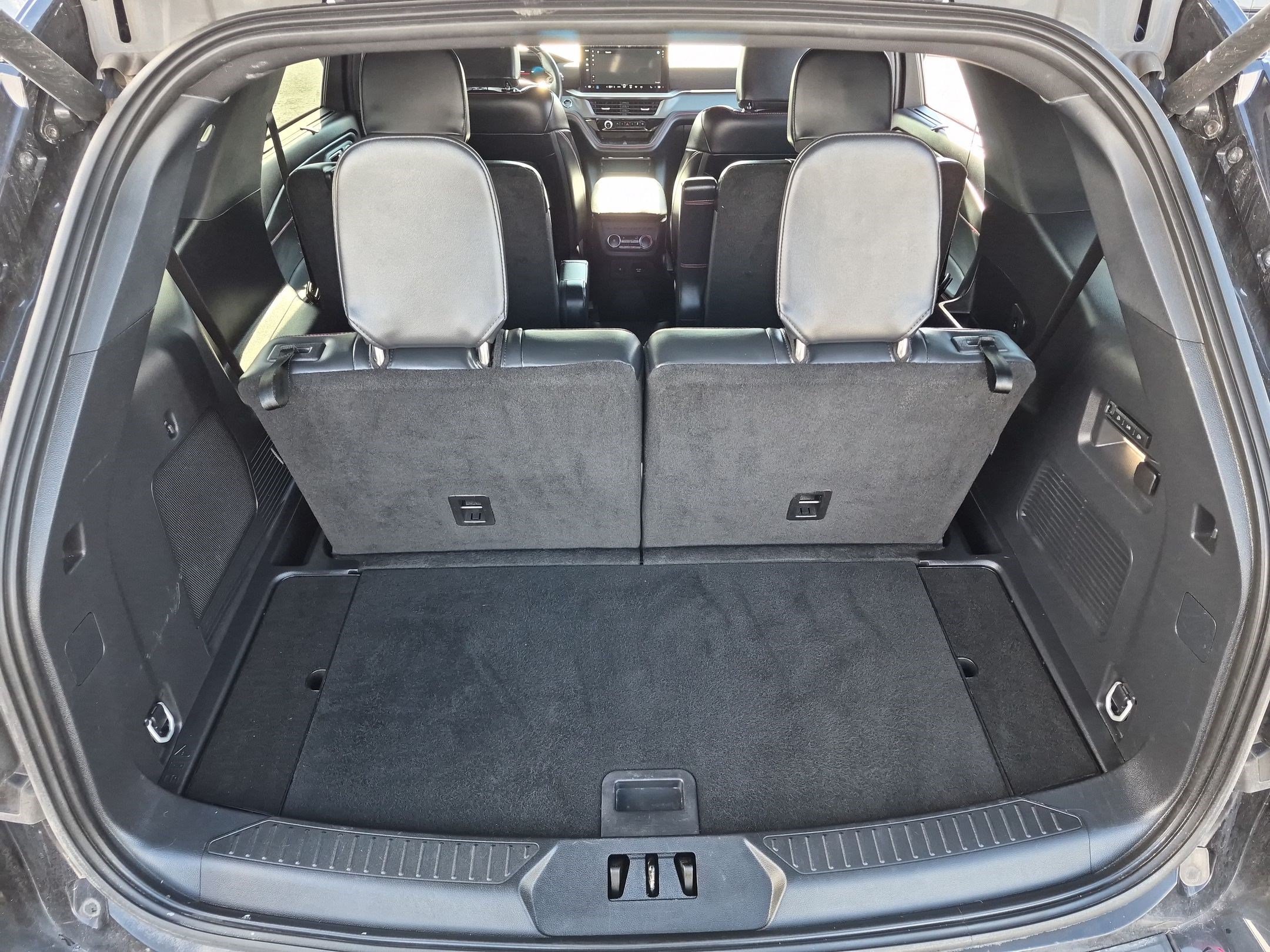 Certified 2025 Ford Explorer ST AWD/4WD image 32