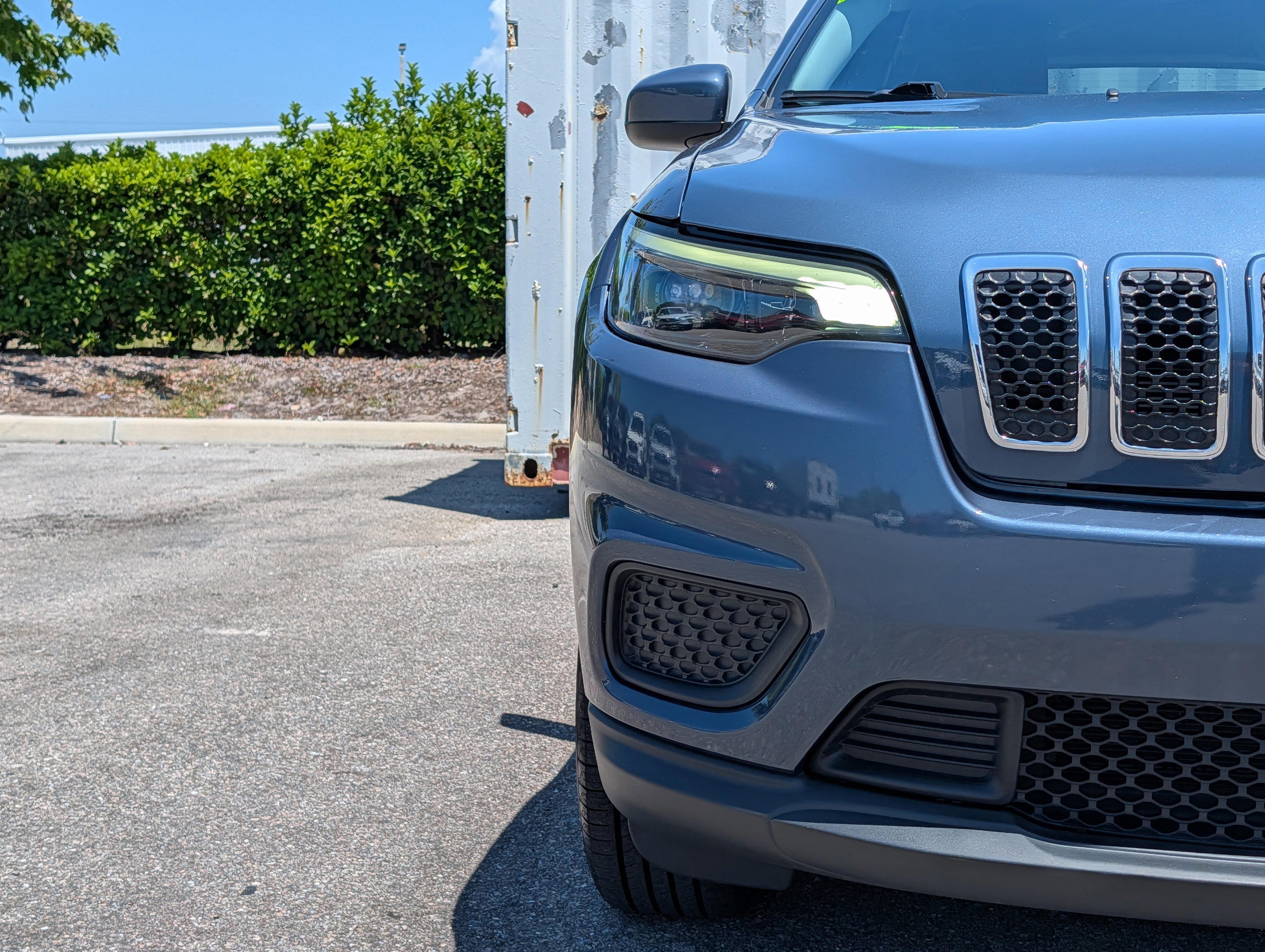 Used 2020 Jeep Cherokee Latitude w/ Cold Weather Group AWD/4WD image 9