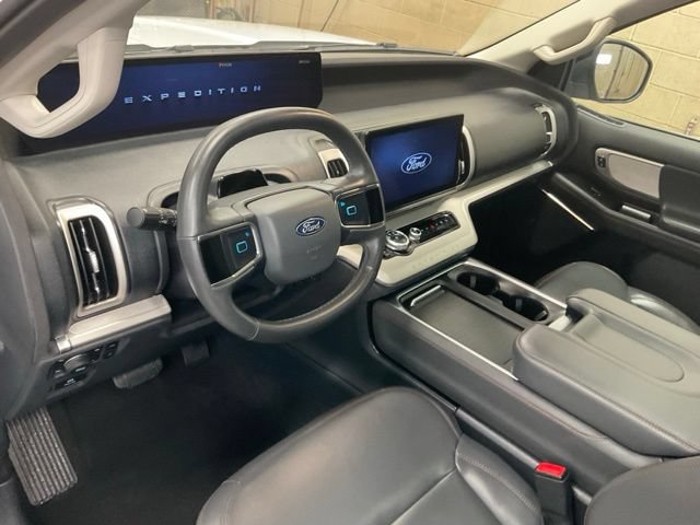 Certified 2025 Ford Expedition Active AWD/4WD image 6