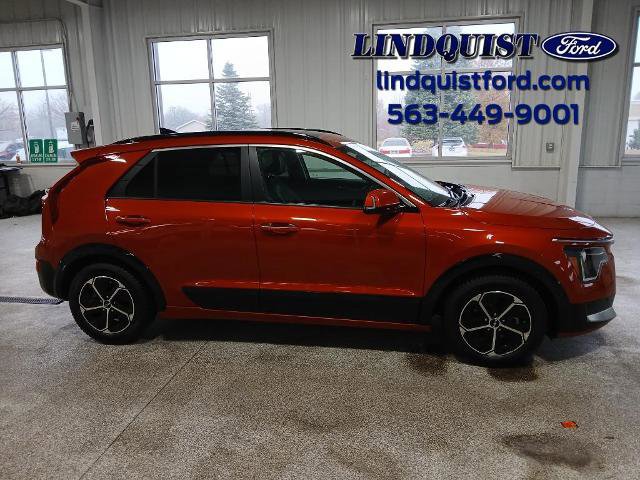 Used 2023 Kia Niro SX image 6