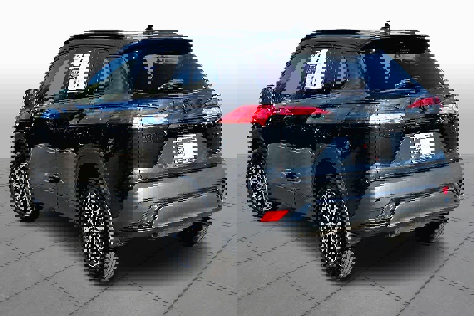 Used 2024 Toyota Corolla Cross SE image 2