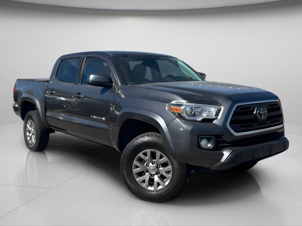 Used 2018 Toyota Tacoma SR5 RWD image 2