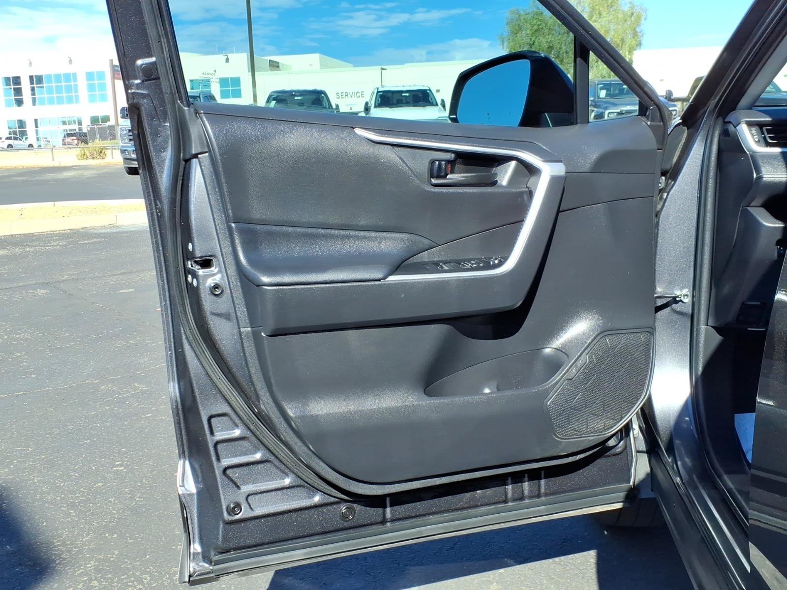 Used 2021 Toyota RAV4 LE w/ Carpet Mat Package (TMS) FWD image 19