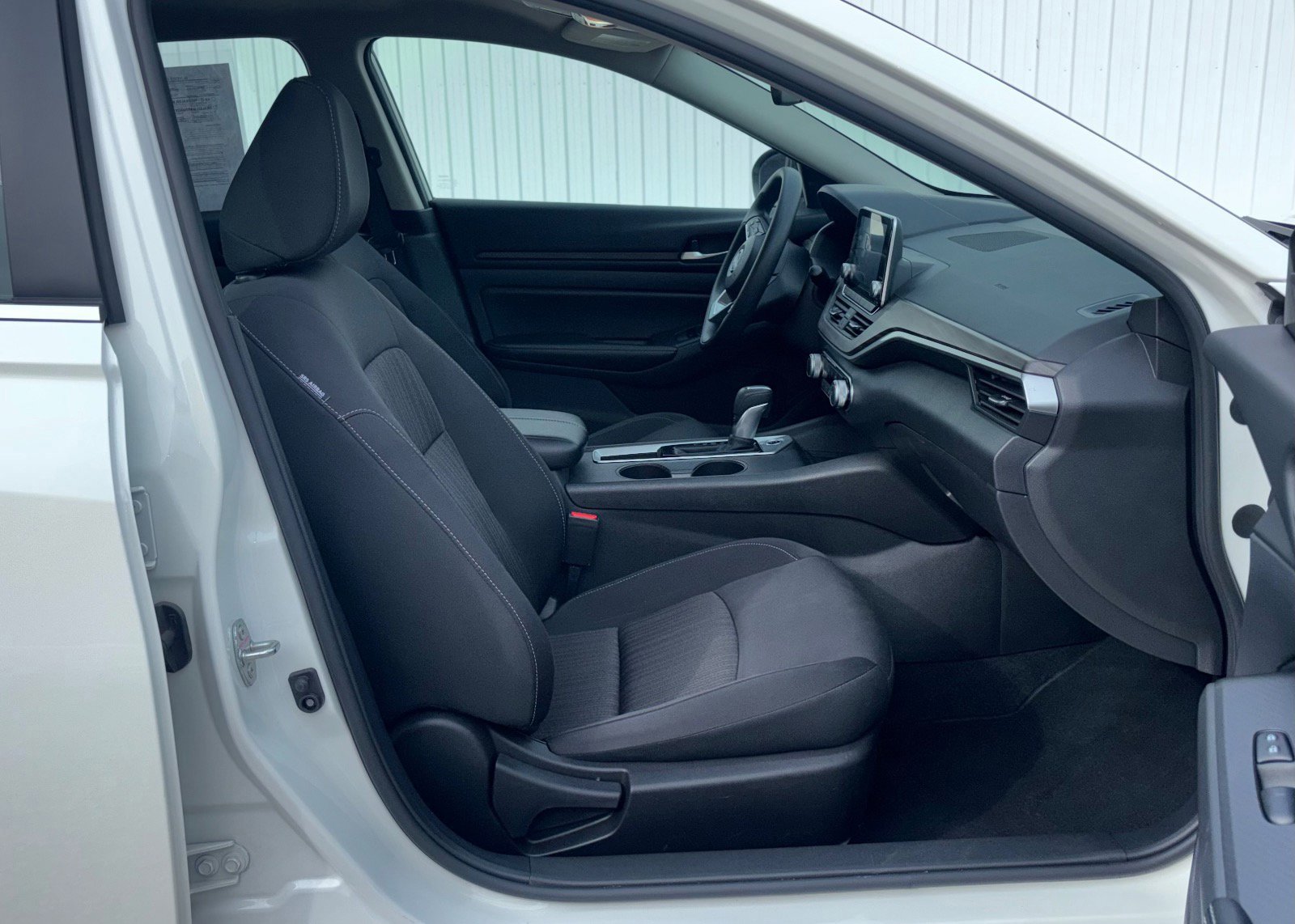 Used 2025 Nissan Altima 2.5 SV image 18