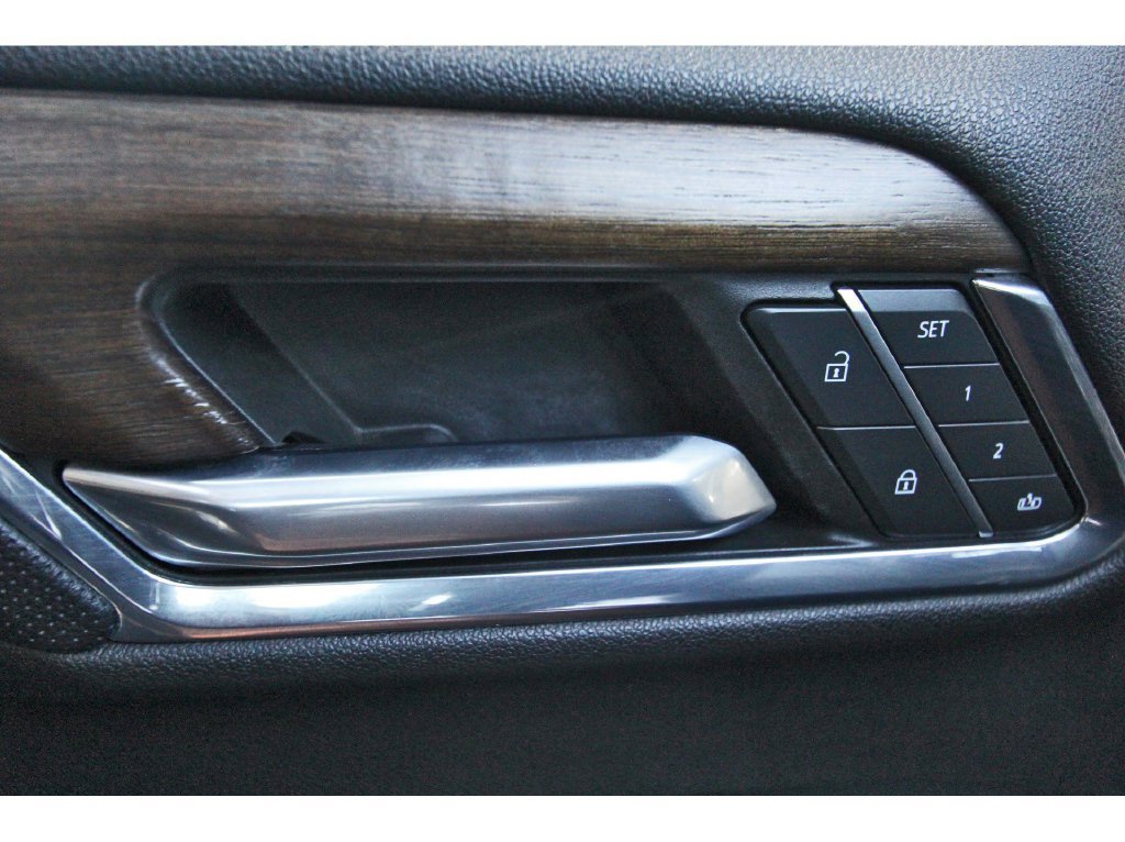 Used 2024 Chevrolet Silverado 3500 High Country w/ High Country Premium Package AWD/4WD image 22