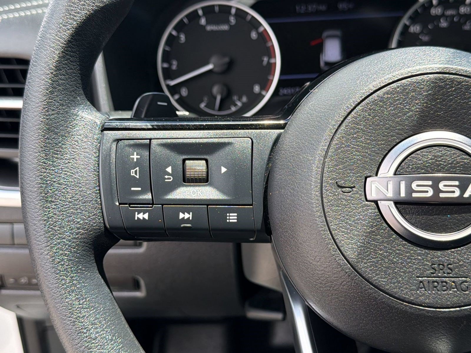 Used 2023 Nissan Rogue SV FWD image 16