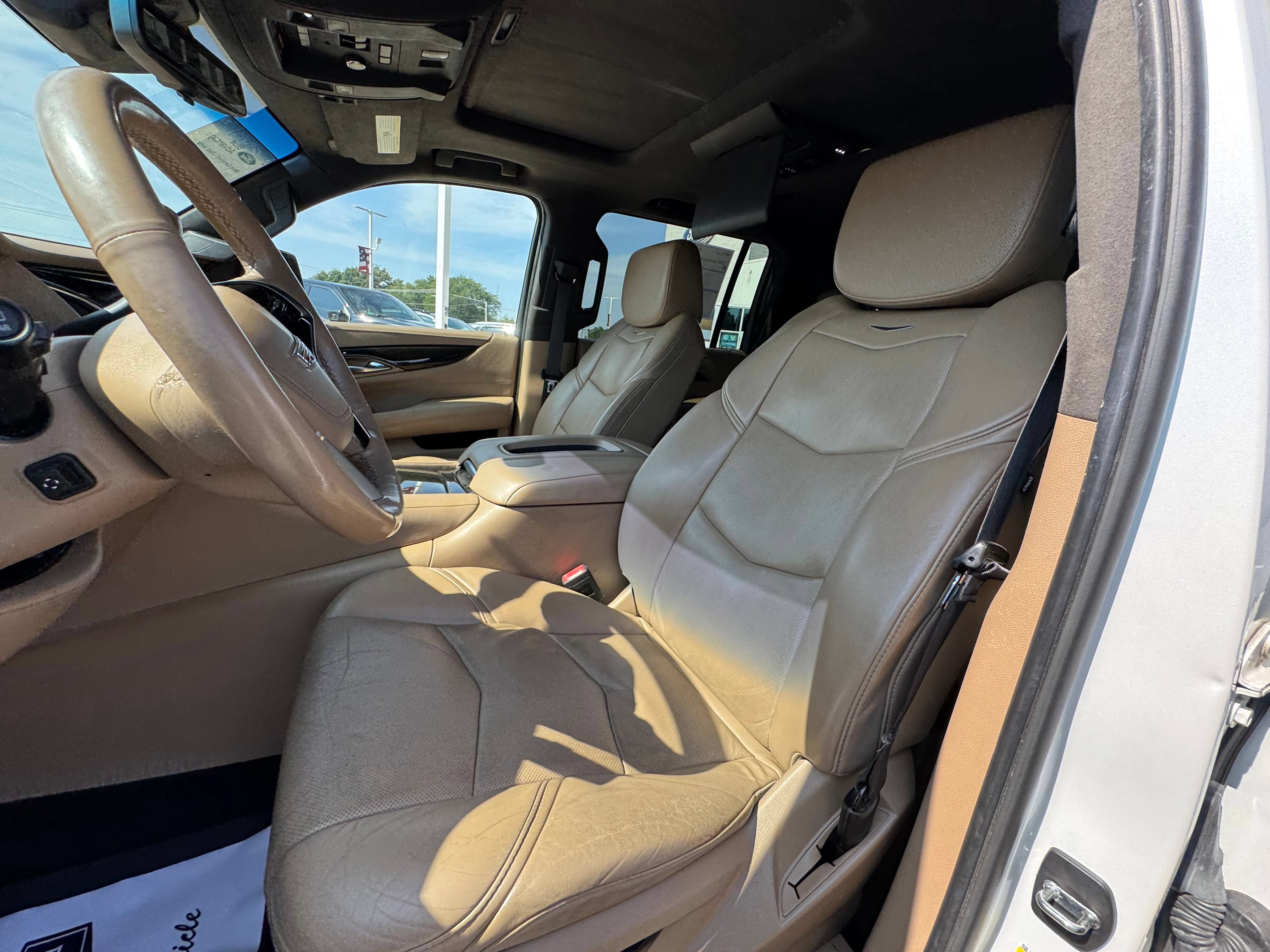 Used 2018 Cadillac Escalade ESV Platinum AWD/4WD image 32