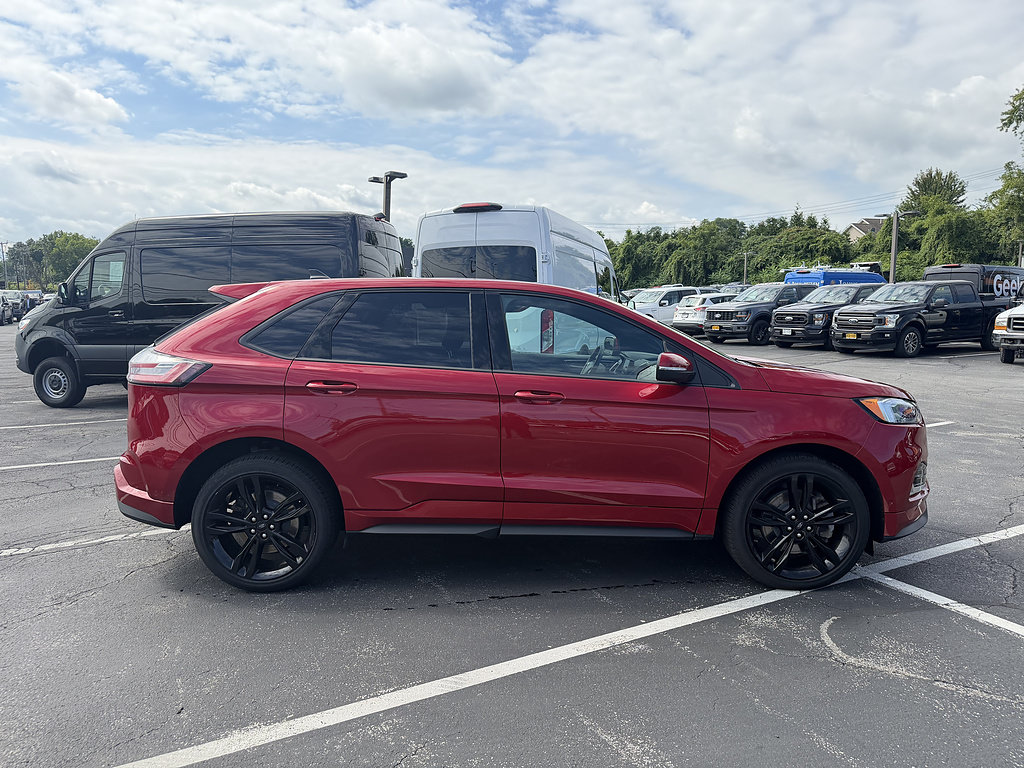 Certified 2024 Ford Edge ST w/ Equipment Group 401A AWD/4WD image 8