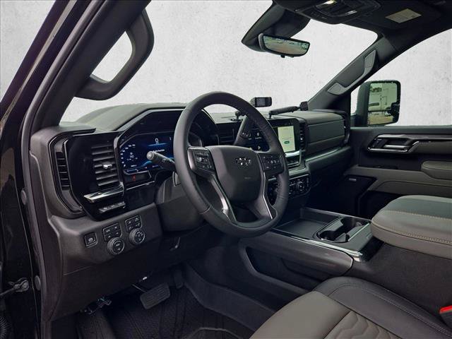 Used 2025 Chevrolet Silverado 2500 ZR2 w/ Technology Package AWD/4WD image 9