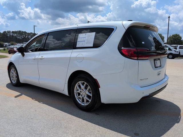 Used 2024 Chrysler Pacifica Touring-L FWD image 7
