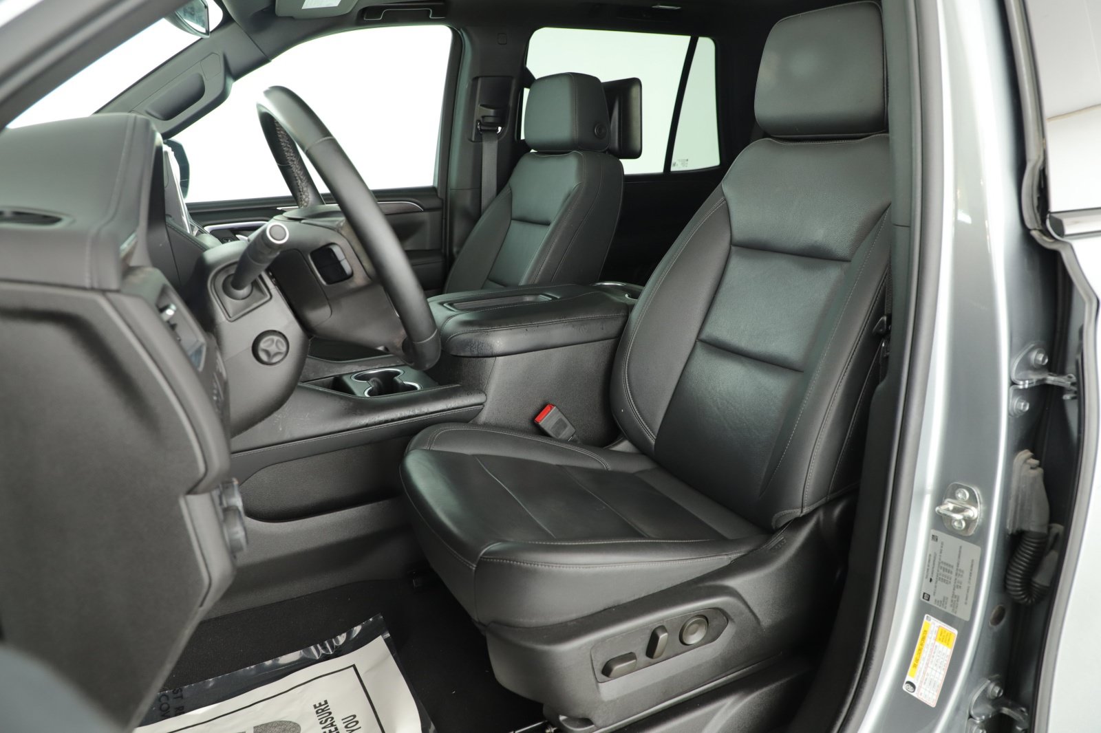 Used 2023 Chevrolet Tahoe Z71 w/ Luxury Package AWD/4WD image 10