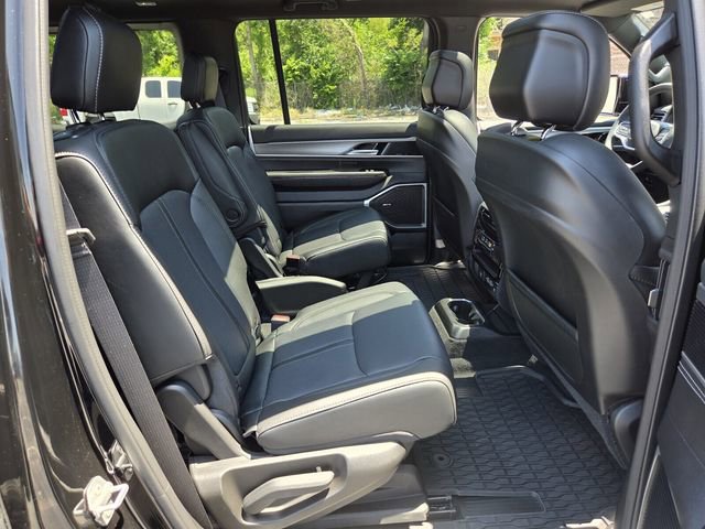 Used 2025 Jeep Wagoneer Series II w/ Premium Group I AWD/4WD image 16