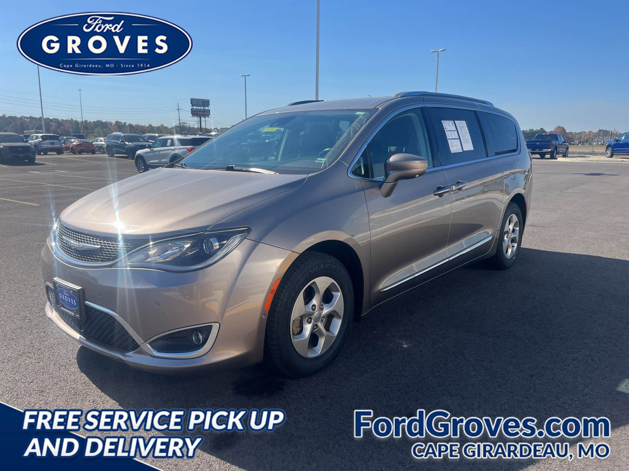 Used 2017 Chrysler Pacifica Touring-L Plus FWD image 1