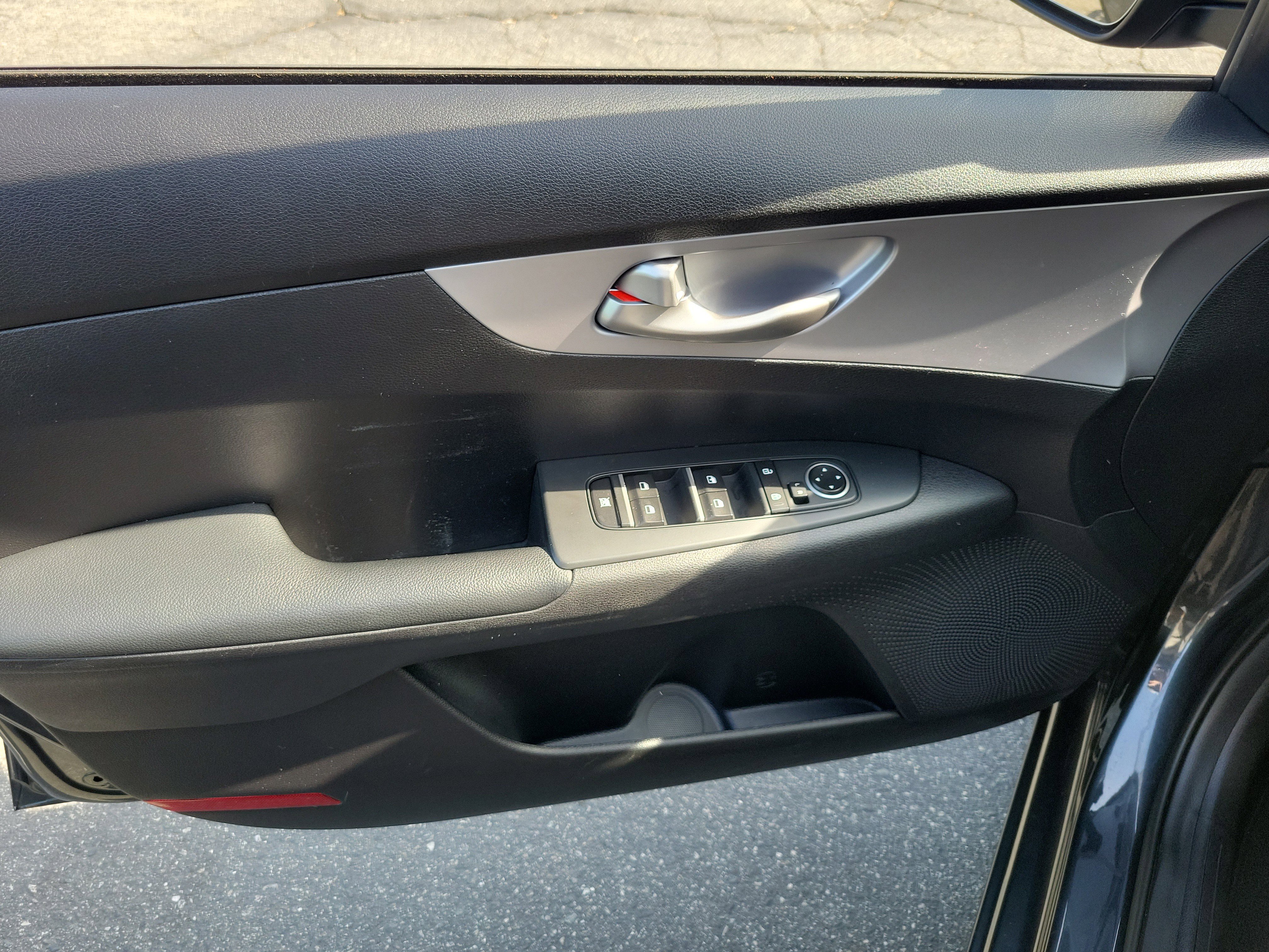 Used 2022 Kia Forte LXS FWD image 10