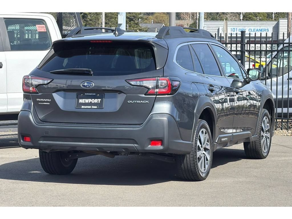 Used 2023 Subaru Outback Premium AWD/4WD image 4