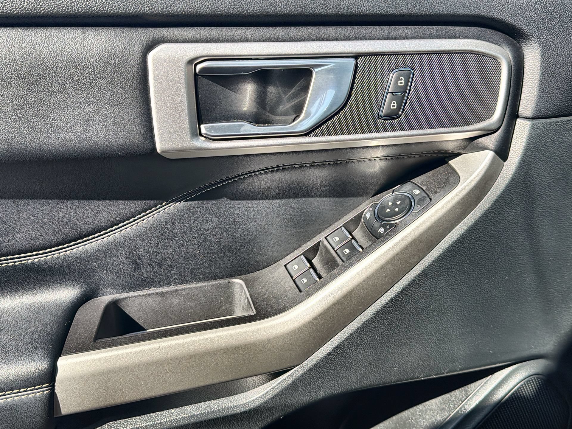 Certified 2024 Ford Explorer XLT RWD image 13