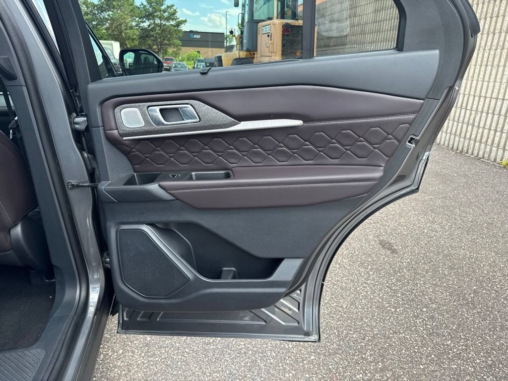 Certified 2025 Ford Explorer Platinum w/ Ultimate Package AWD/4WD image 38