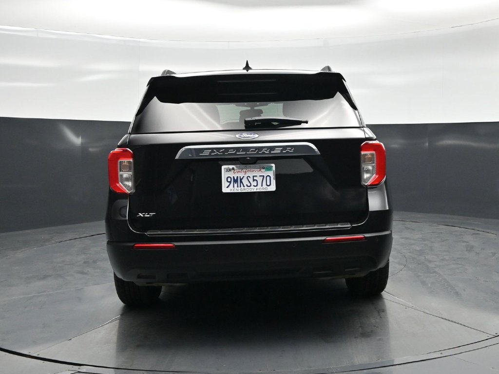 Certified 2024 Ford Explorer XLT RWD image 28