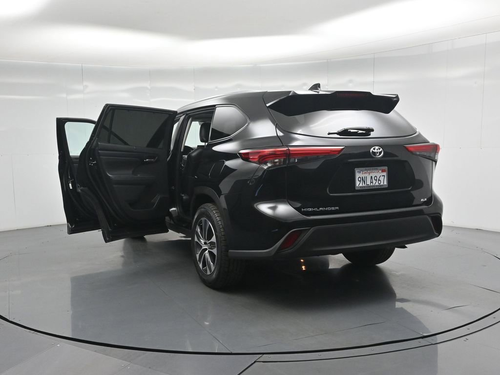 Used 2022 Toyota Highlander XLE FWD image 36