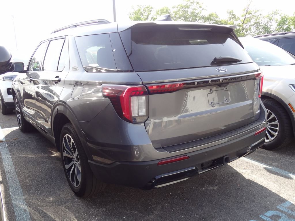 Certified 2025 Ford Explorer ST-Line AWD/4WD image 4