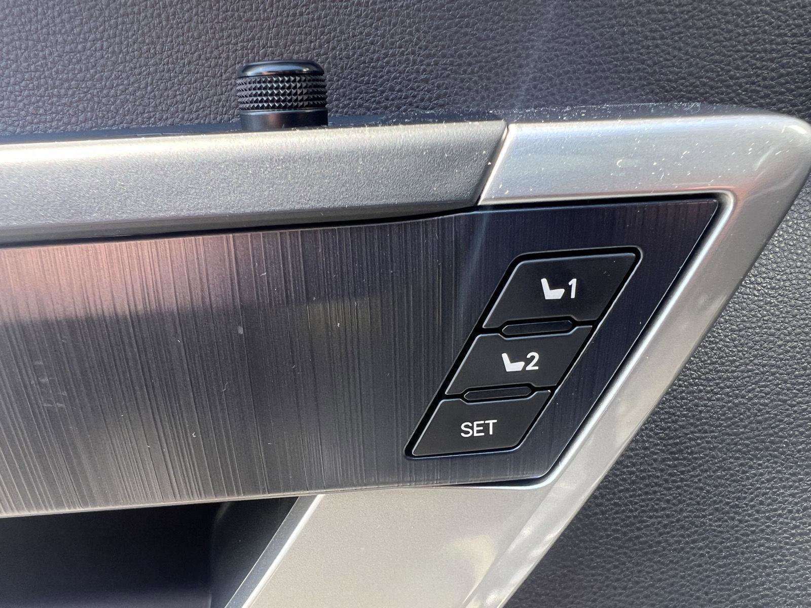 Used 2025 Toyota Tundra Platinum AWD/4WD image 18