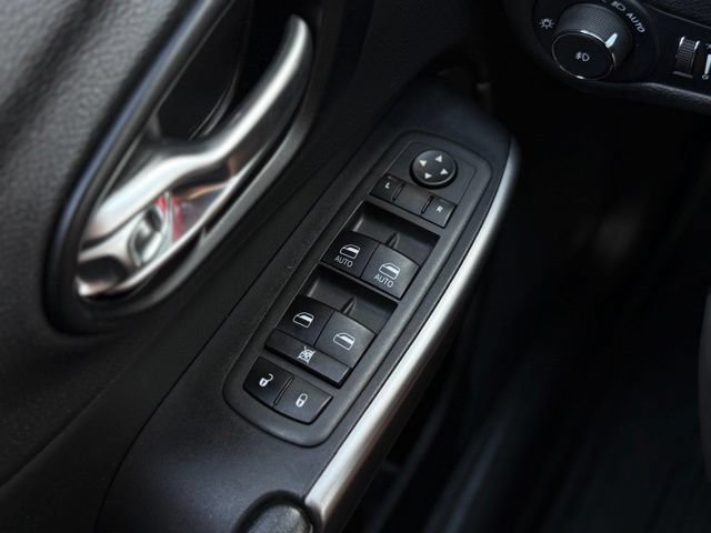 Used 2022 Jeep Cherokee Latitude Lux w/ Sun & Sound Group AWD/4WD image 30