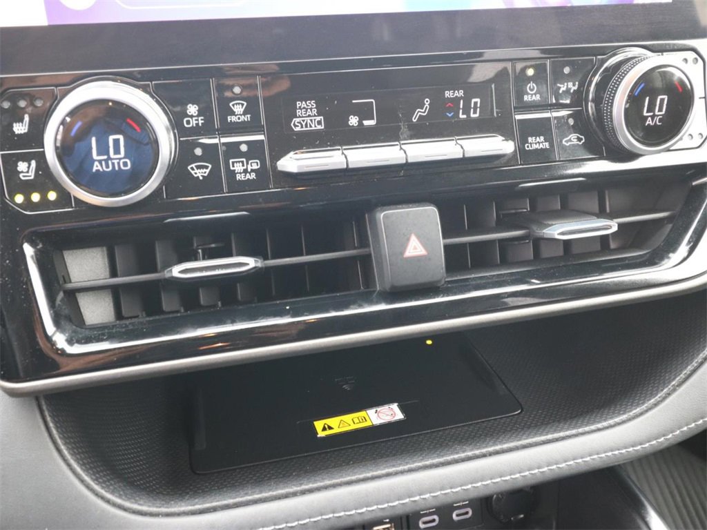 Used 2023 Toyota Highlander Limited image 21