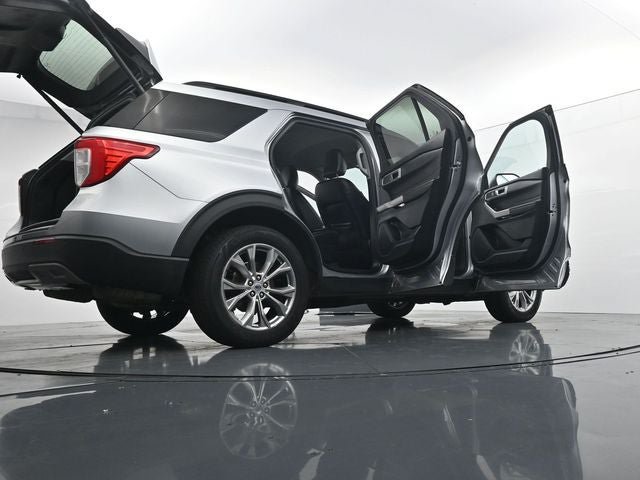 Certified 2022 Ford Explorer XLT w/ Equipment Group 202A AWD/4WD image 44